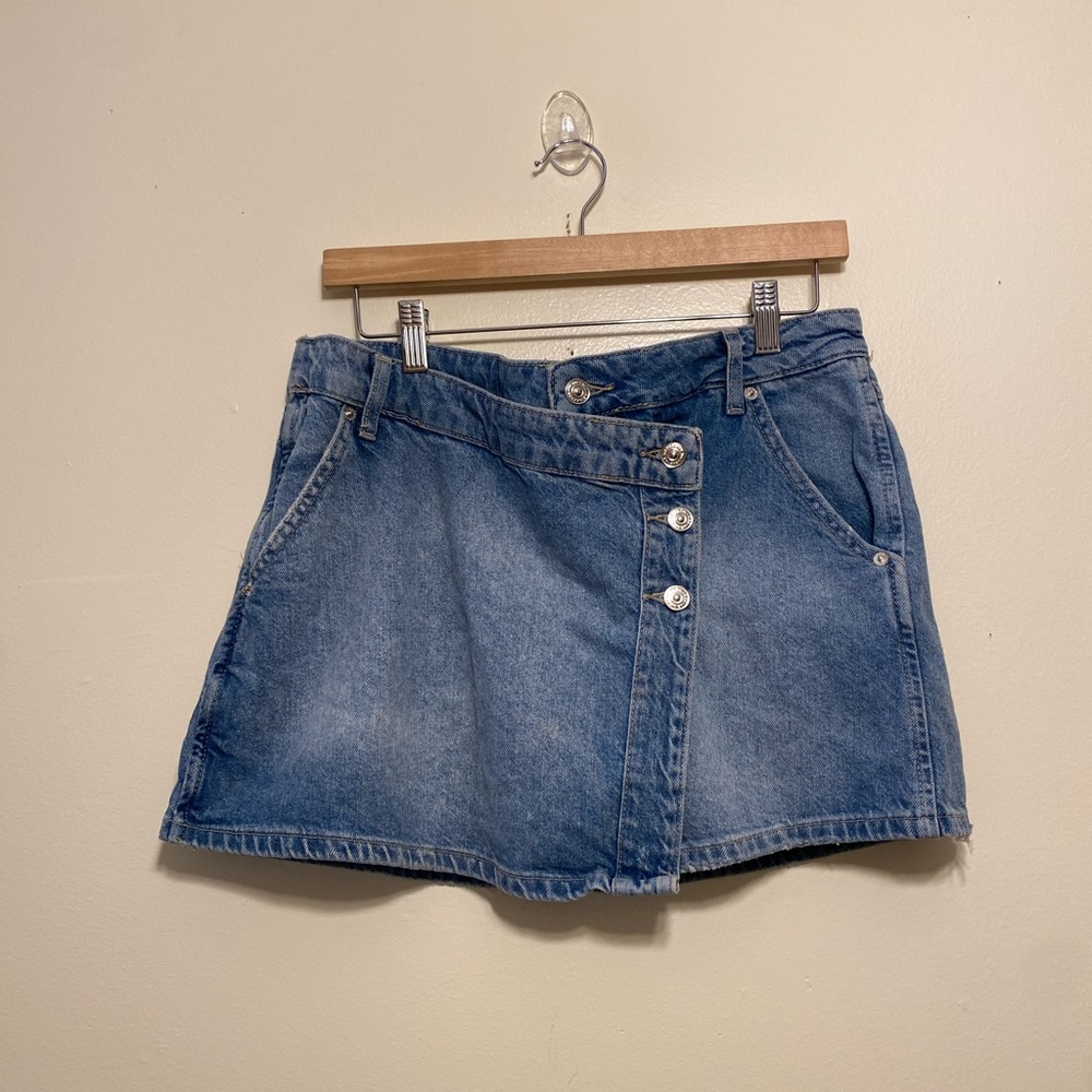 We The Free Free People Washed Blue Button-Front Denim Mini Skirt. Size 31